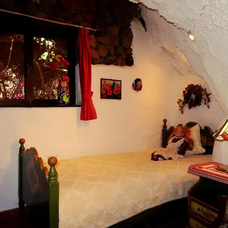 Castillo Lanzarote Bentley - Luxury -sleep In A Volcanic Cave Apartment