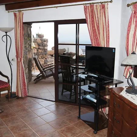 Castillo Lanzarote Bentley - Luxury -sleep In A Volcanic Cave Tias
