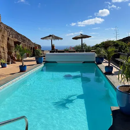 Castillo Lanzarote Bentley - Luxury -sleep In A Volcanic Cave Tias