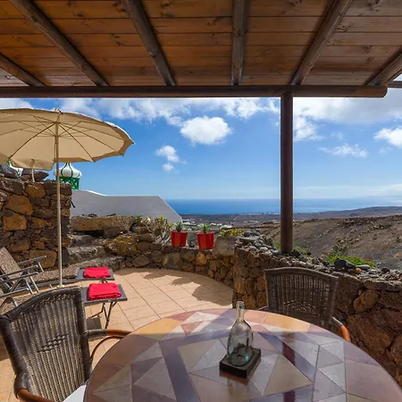 Castillo Lanzarote Bentley - Luxury -sleep In A Volcanic Cave