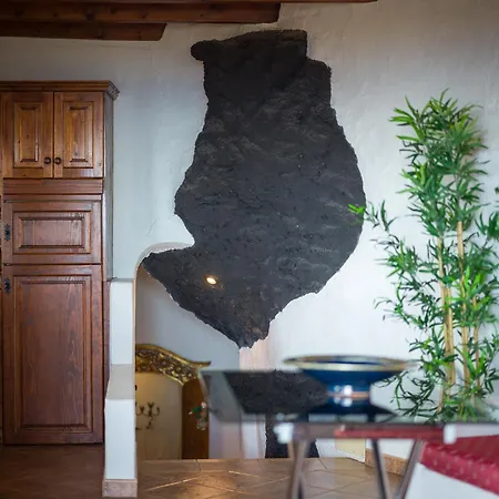 Castillo Lanzarote Bentley - Luxury -sleep In A Volcanic Cave Apartment