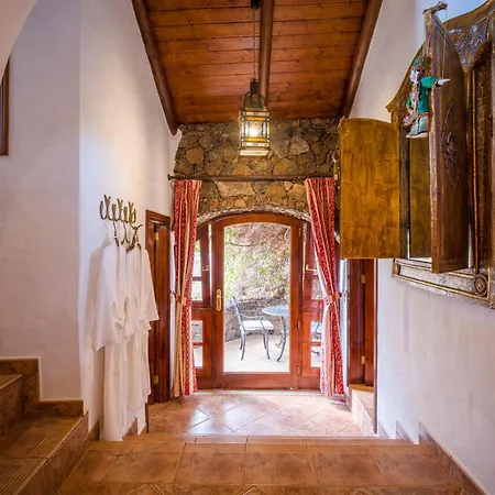 Castillo Lanzarote Bentley - Luxury -sleep In A Volcanic Cave Tias