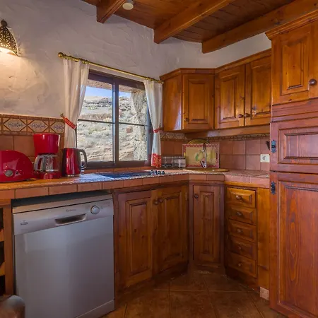Castillo Lanzarote Bentley - Luxury -sleep In A Volcanic Cave Apartment