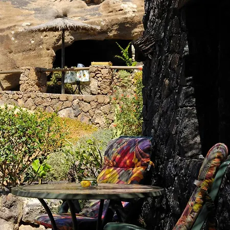 Apartment Castillo Lanzarote Bentley - Luxury -sleep In A Volcanic Cave Tias