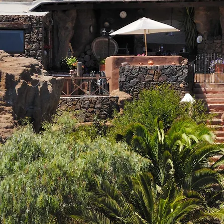 Castillo Lanzarote Bentley - Luxury -sleep In A Volcanic Cave *