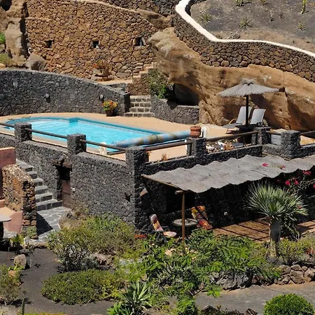 Castillo Lanzarote Bentley - Luxury -sleep In A Volcanic Cave Tias