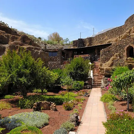Castillo Lanzarote Bentley - Luxury -sleep In A Volcanic Cave Tias