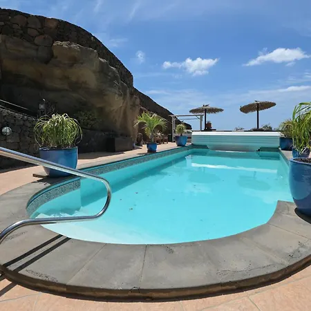 Castillo Lanzarote Bentley - Luxury -sleep In A Volcanic Cave Tias