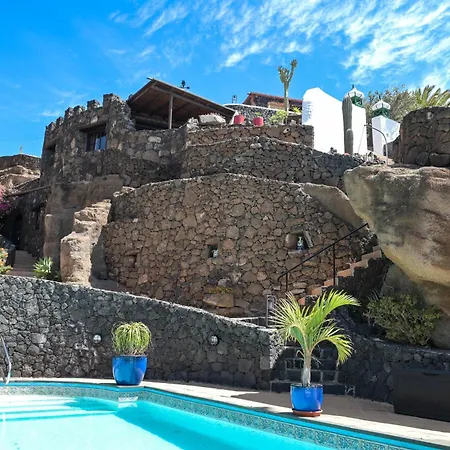Castillo Lanzarote Bentley - Luxury -sleep In A Volcanic Cave *