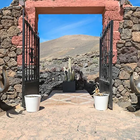 Apartment Castillo Lanzarote Bentley - Luxury -sleep In A Volcanic Cave
